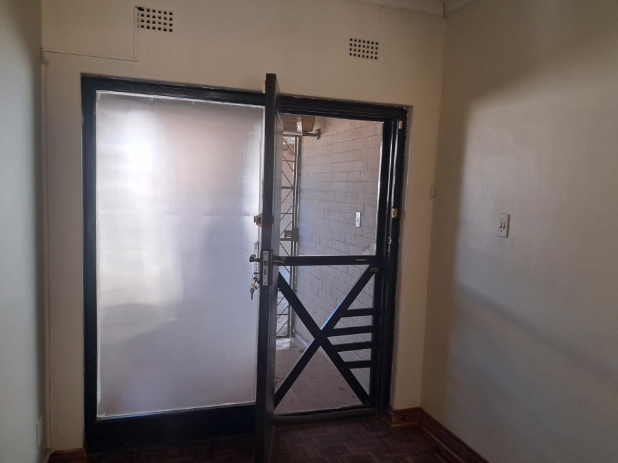 5 Bedroom Property for Sale in Flamingo Park Free State